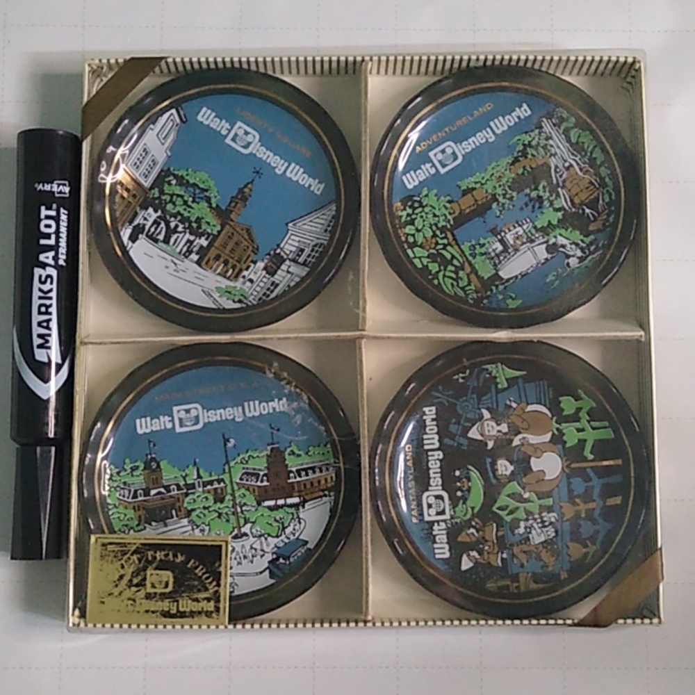 #101 set of 4 Walt Disney world vintage gift plates